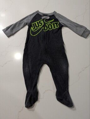 Nike 9mo Onsie